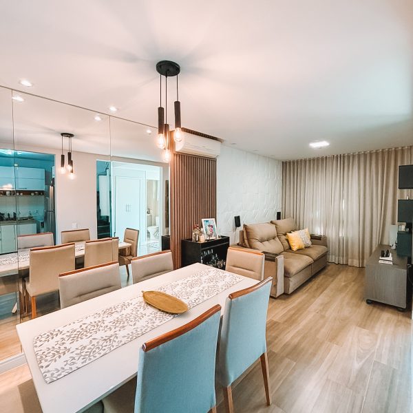 Sala de jantar e TV